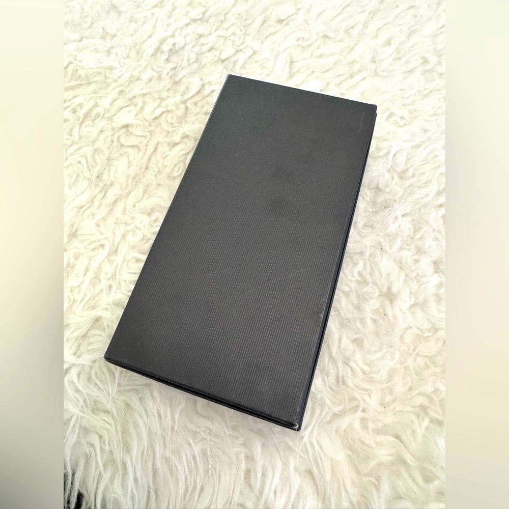 Gucci Long Wallet Gift Box - Picture 3 of 6